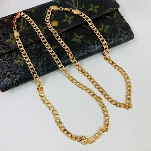 18” - 18k Gold Plated Cuban Link Necklace - Picture 2 of 2